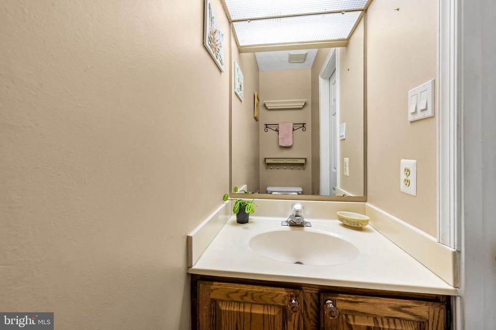 Image 38 of property listing at 422 DOE MEADOW DR, Owings Mills, MD 21117