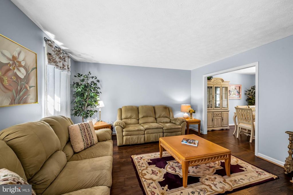 Image 4 of property listing at 422 DOE MEADOW DR, Owings Mills, MD 21117