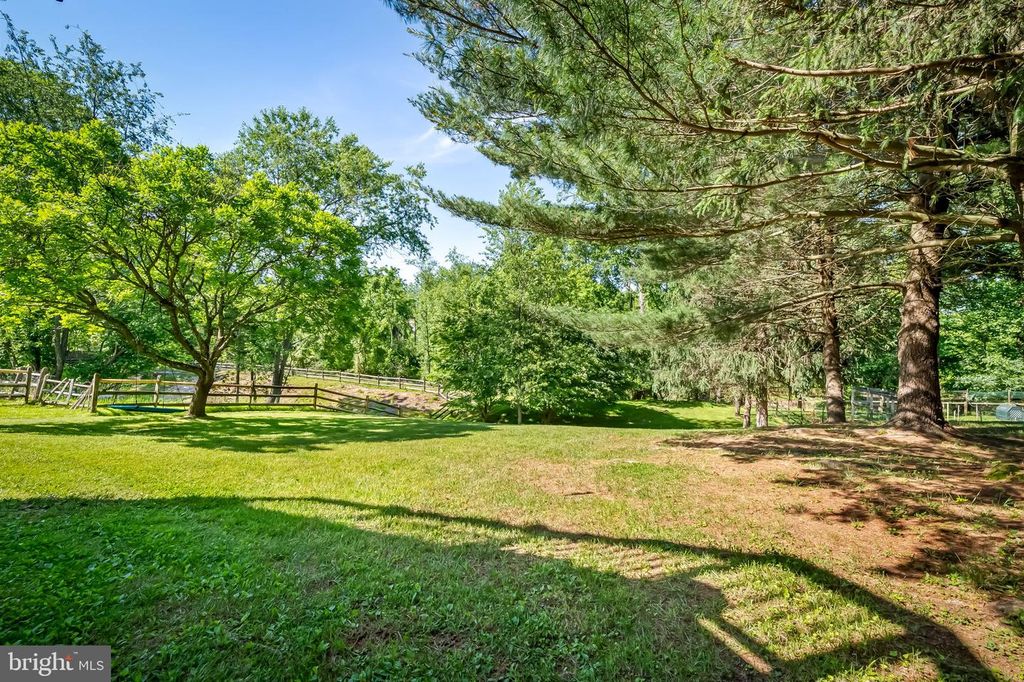 Image 43 of property listing at 422 DOE MEADOW DR, Owings Mills, MD 21117