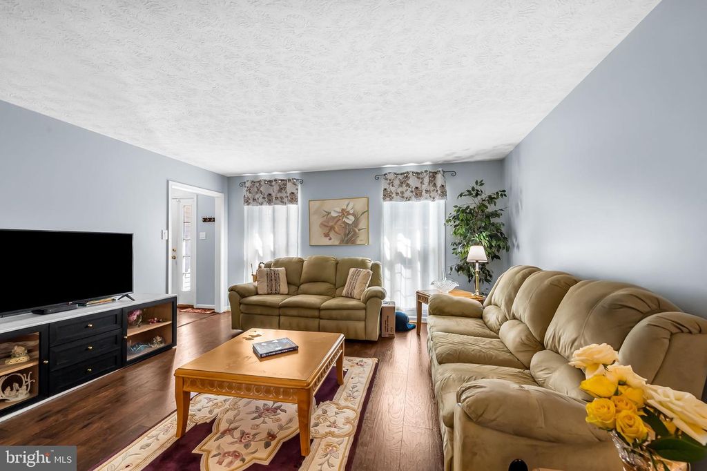 Image 6 of property listing at 422 DOE MEADOW DR, Owings Mills, MD 21117