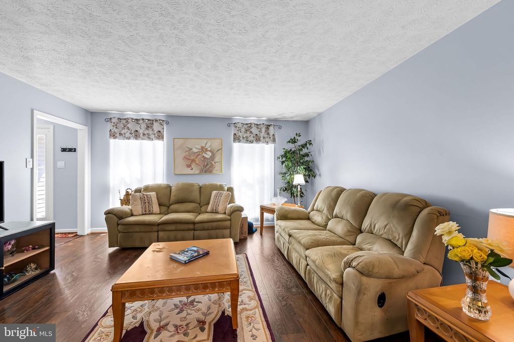 Image 7 of property listing at 422 DOE MEADOW DR, Owings Mills, MD 21117