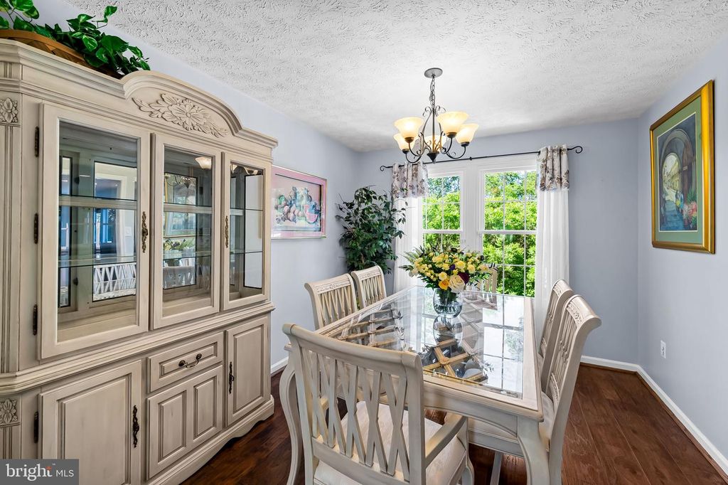Image 8 of property listing at 422 DOE MEADOW DR, Owings Mills, MD 21117