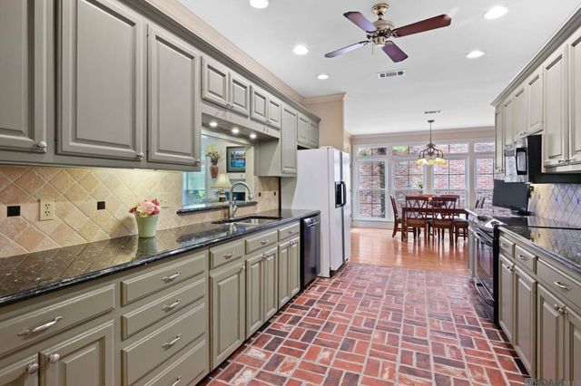 5807 Laurel Hill Ln, St Francisville, LA 70775