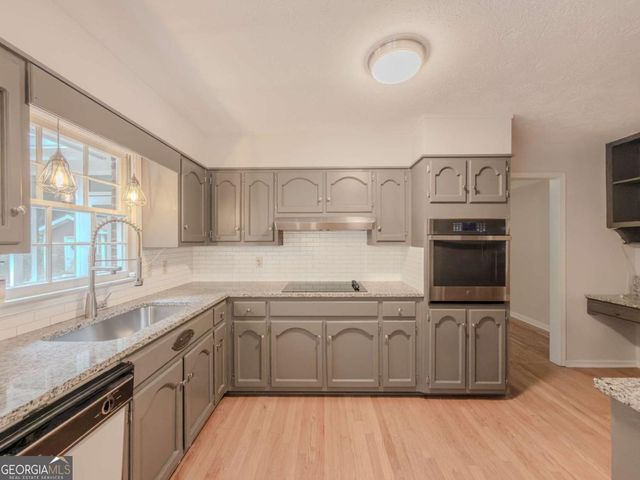 2764 Amberly Way, Snellville, GA 30078
