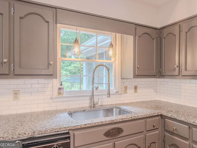 2764 Amberly Way, Snellville, GA 30078