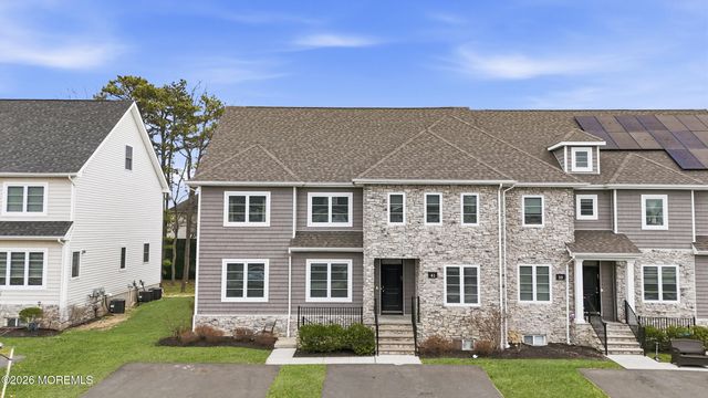 41 Majestic Way, Lakewood, NJ 08701