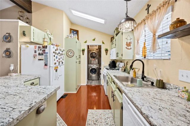 1536 South State Street 223, Hemet, CA 92543