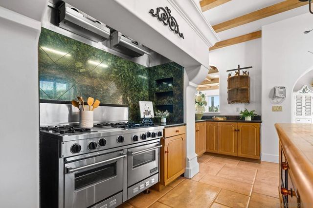 6692 La Jolla Scenic Dr S, La Jolla, CA 92037