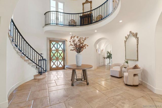 6692 La Jolla Scenic Dr S, La Jolla, CA 92037