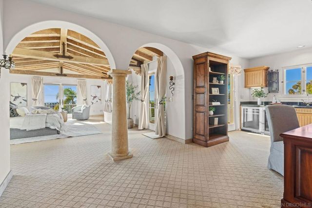 6692 La Jolla Scenic Dr S, La Jolla, CA 92037