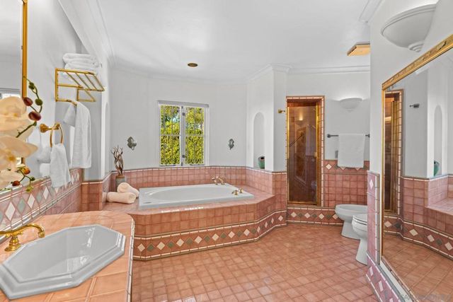 6692 La Jolla Scenic Dr S, La Jolla, CA 92037