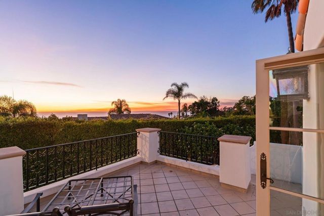 6692 La Jolla Scenic Dr S, La Jolla, CA 92037