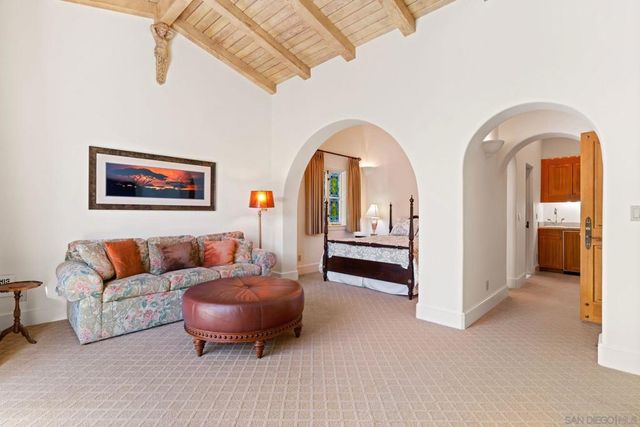 6692 La Jolla Scenic Dr S, La Jolla, CA 92037