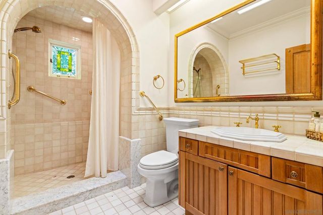 6692 La Jolla Scenic Dr S, La Jolla, CA 92037