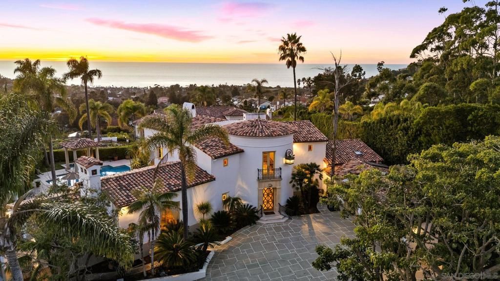 Image 1 of property listing at 6692 La Jolla Scenic Dr S, La Jolla, CA 92037