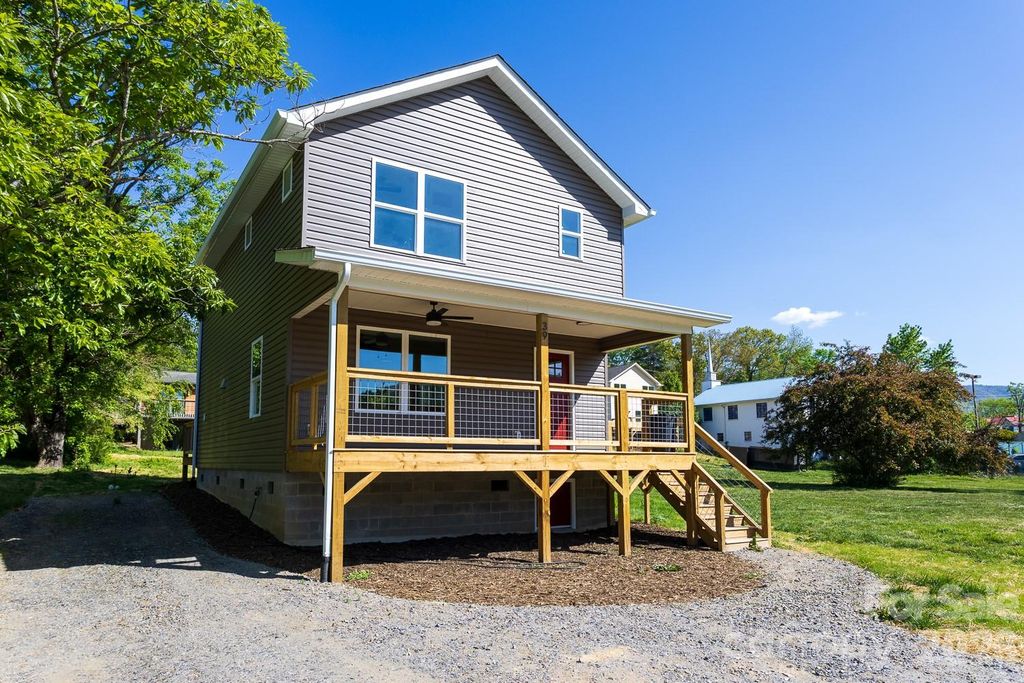 39 Terry Estates Drive, Black Mountain, NC 28711
