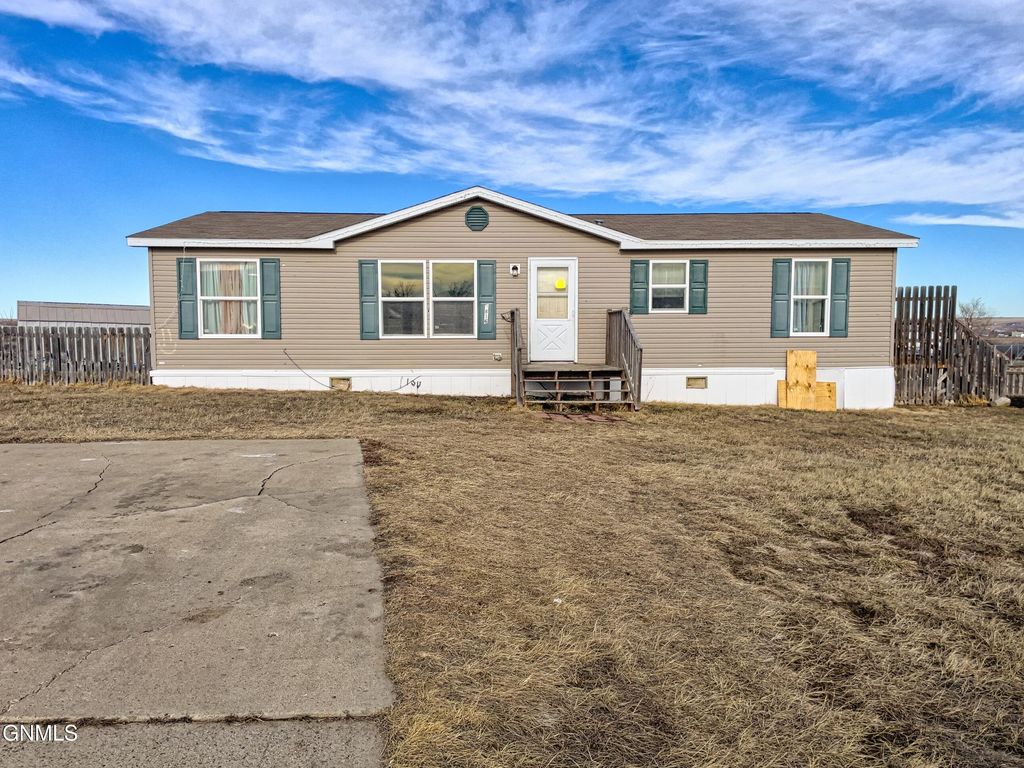 3816 22nd Avenue W, Williston, ND 58801 photo 2