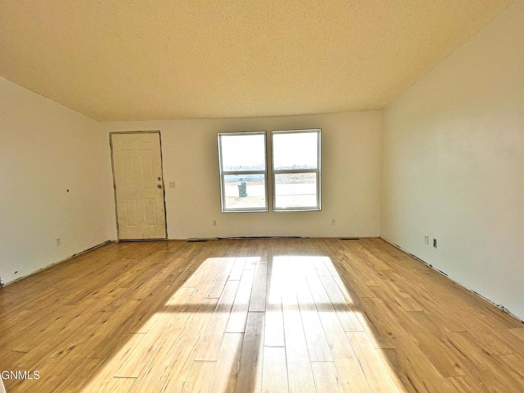 3816 22nd Avenue W, Williston, ND 58801 photo 6