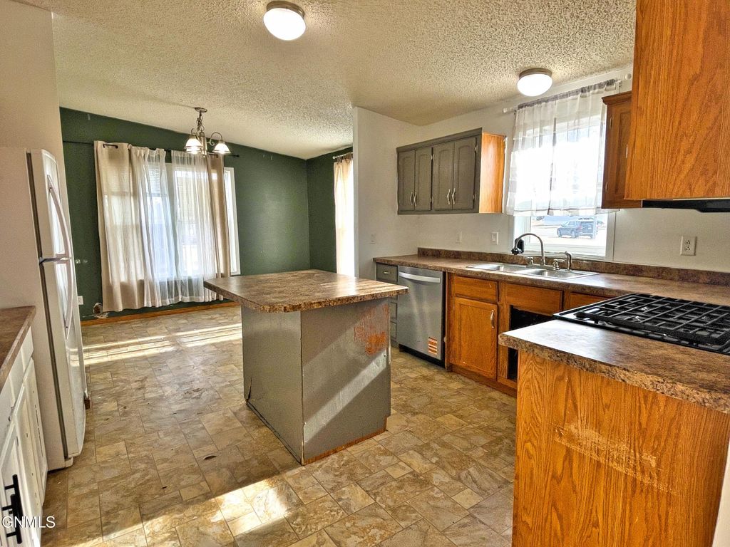 3816 22nd Avenue W, Williston, ND 58801 photo 9