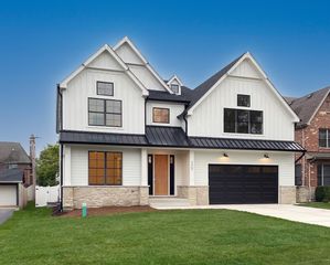 162 E Hale Street, Elmhurst, IL 60126