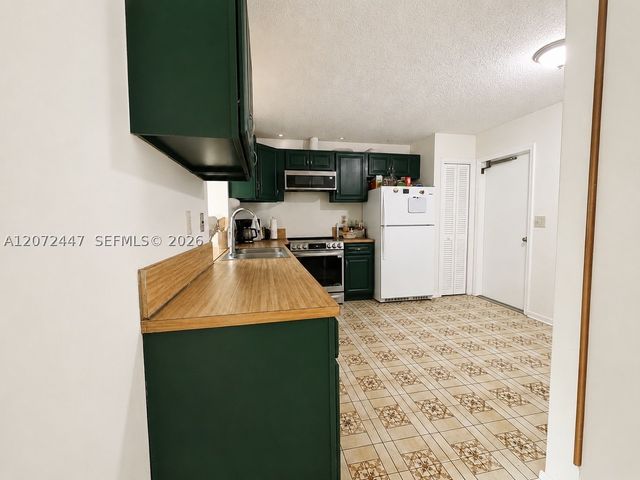 2001 SW 87th Ave, North Lauderdale, FL 33068