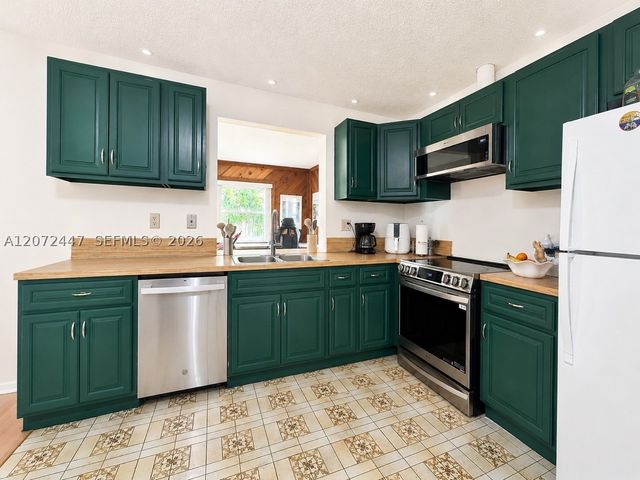 2001 SW 87th Ave, North Lauderdale, FL 33068