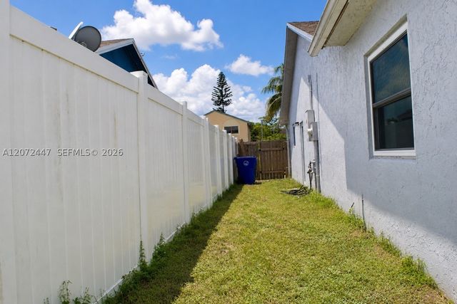 2001 SW 87th Ave, North Lauderdale, FL 33068