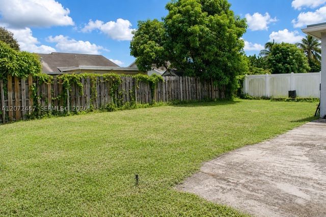 2001 SW 87th Ave, North Lauderdale, FL 33068