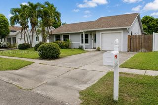 2001 SW 87th Ave, North Lauderdale, FL 33068