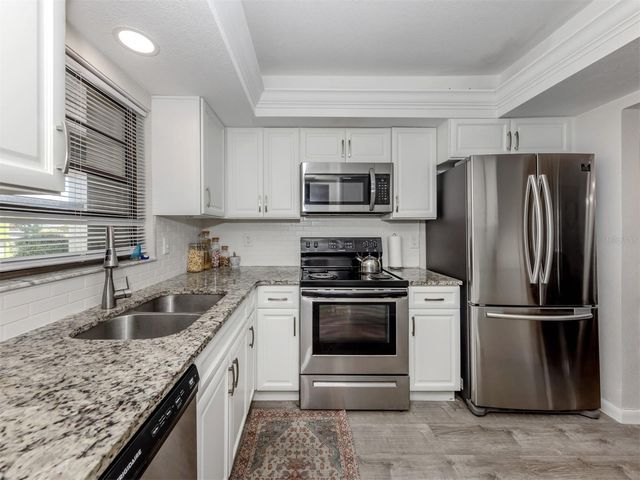1712 LAKESIDE DRIVE 1712-B, Venice, FL 34293
