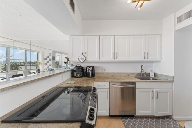 900 Bay Dr 421, Miami Beach, FL 33141