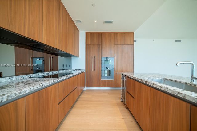 175 SE 25th Road 702, Miami, FL 33129