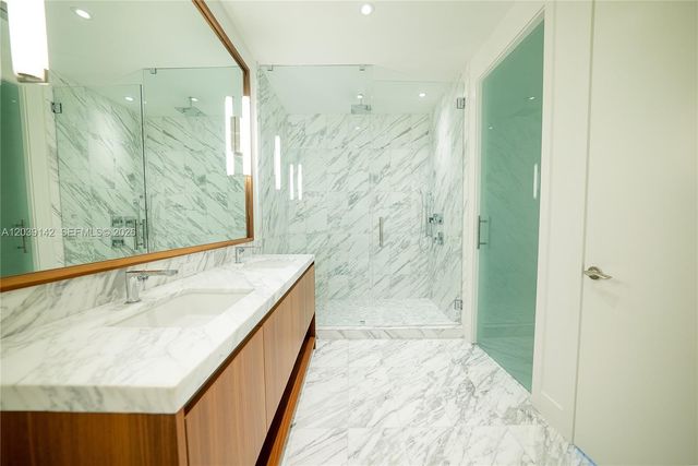 175 SE 25th Road 702, Miami, FL 33129