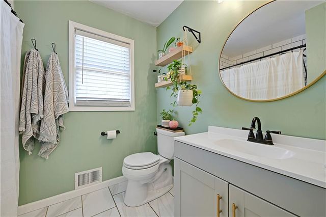 3537 N Walrond Avenue, Kansas City, MO 64117