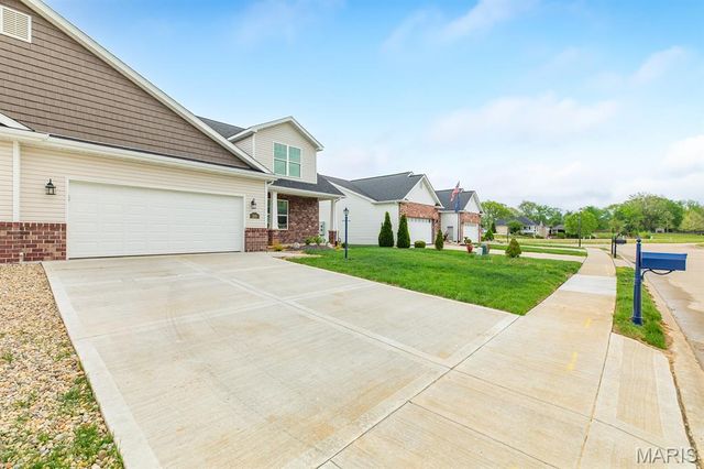 205 Wrigley Field Drive, Bethalto, IL 62010