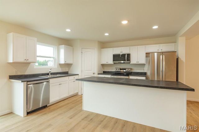 205 Wrigley Field Drive, Bethalto, IL 62010