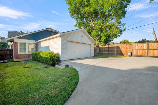 2301 W Rosedale Street S, Fort Worth, TX 76110