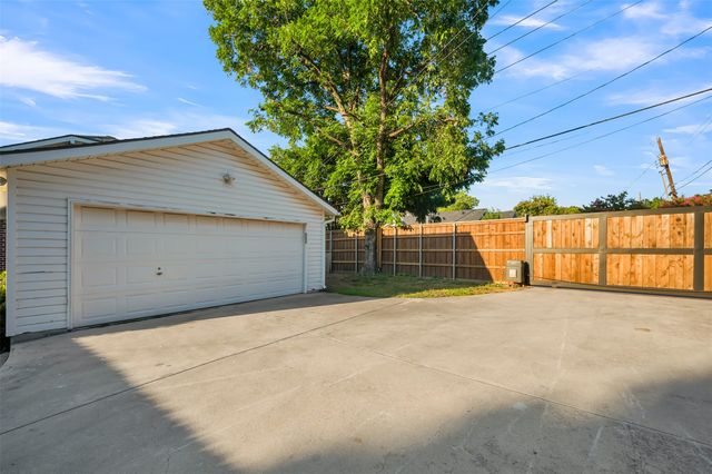 2301 W Rosedale Street S, Fort Worth, TX 76110