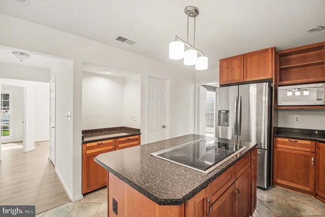 811 AUTUMN BREEZE CT, Herndon, VA 20170