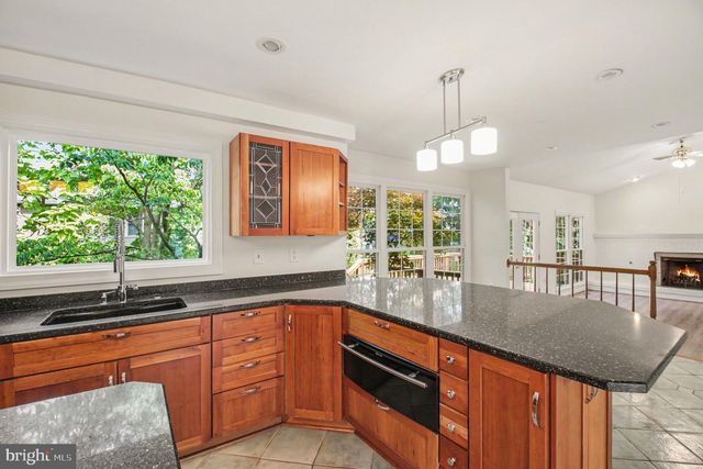 811 AUTUMN BREEZE CT, Herndon, VA 20170