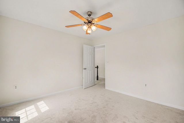 811 AUTUMN BREEZE CT, Herndon, VA 20170