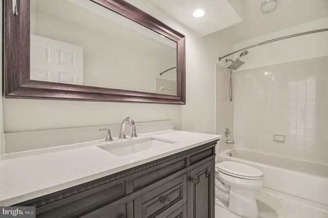 811 AUTUMN BREEZE CT, Herndon, VA 20170