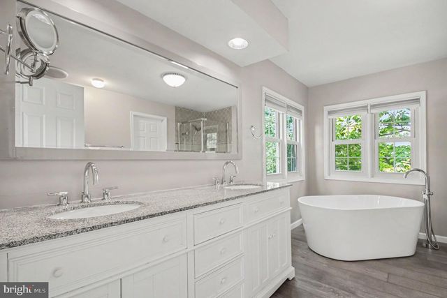 811 AUTUMN BREEZE CT, Herndon, VA 20170