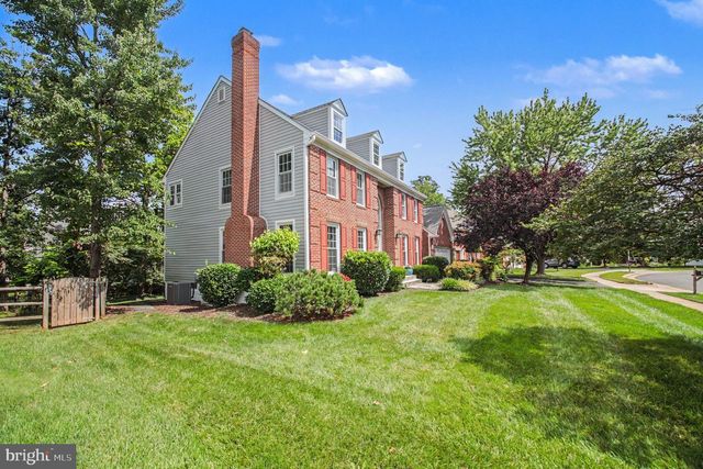 811 AUTUMN BREEZE CT, Herndon, VA 20170