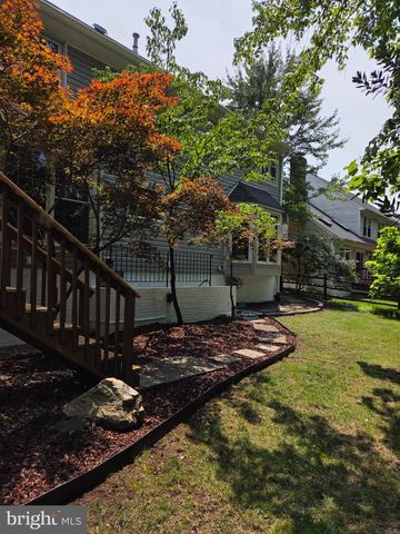 811 AUTUMN BREEZE CT, Herndon, VA 20170