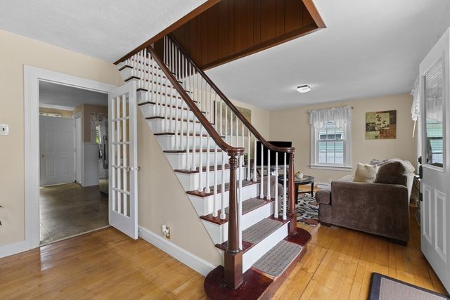 28 Spring St, Webster, MA 01570