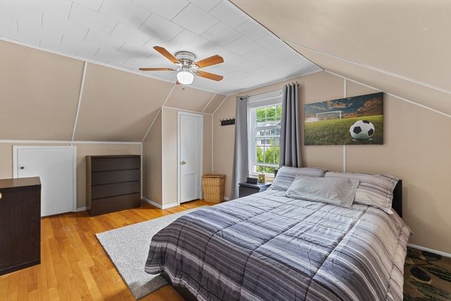 28 Spring St, Webster, MA 01570