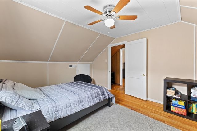 28 Spring St, Webster, MA 01570