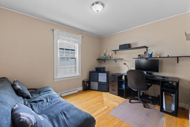 28 Spring St, Webster, MA 01570