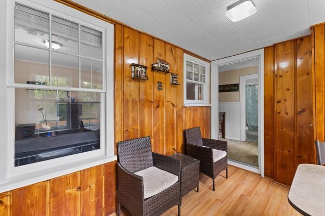 28 Spring St, Webster, MA 01570